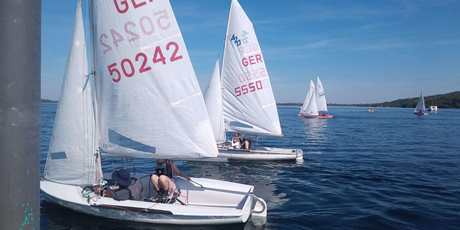 Gemütliches Beisammensein auf dem Wasser - das ist eine Geschwaderfahrt!