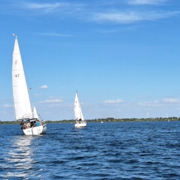 Ein gemeinsamer Tag auf dem Wasser ohne Wettkampfstress.